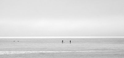 Black and white ocean on the horizon