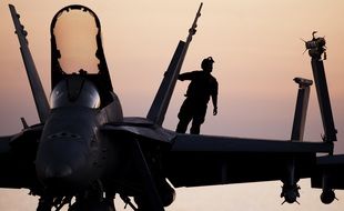 military f-18 aircraft