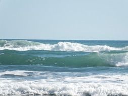 waves in the ocean near the coast in new zealand