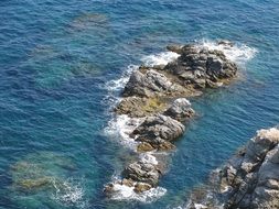 the path of the rocks in the sea