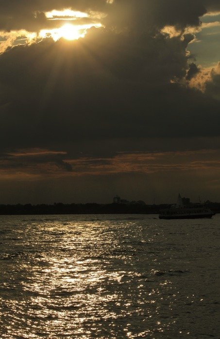 cloudy sunset on the horizon