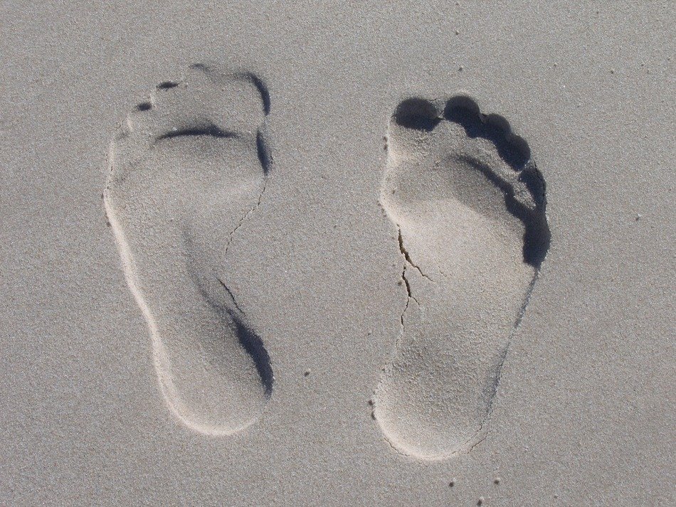 Reprint of feet on the sand