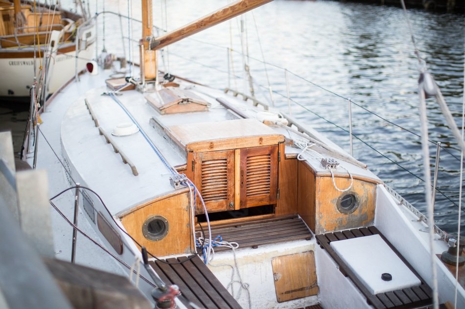 the boat stands near the shore