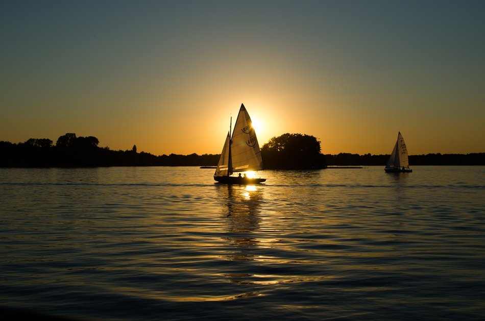 sailing boats carboats