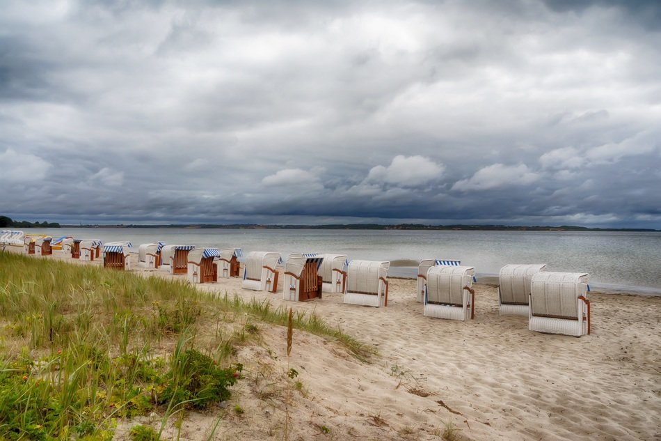 summer beach clouds