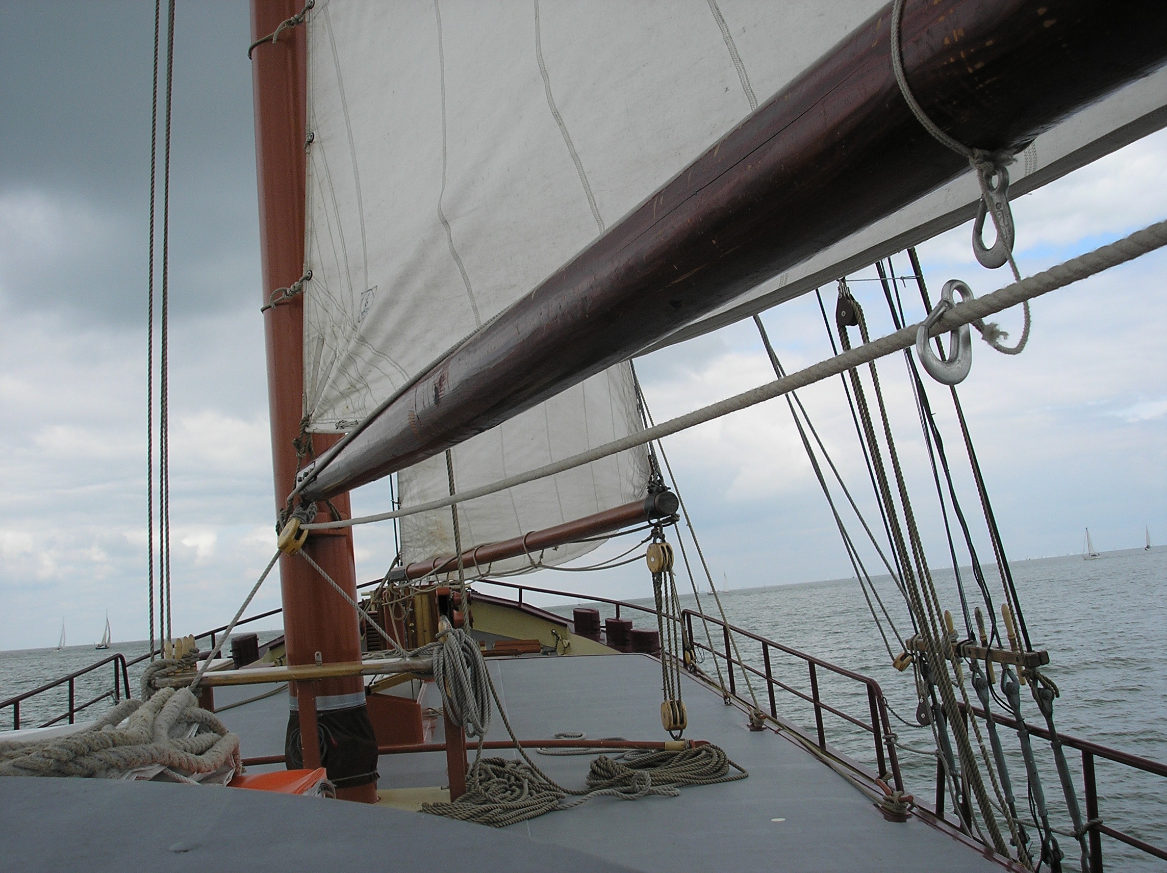 sails on sailboats take advantage of which type of energy