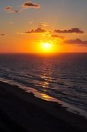 picture of the sea at the sunlight