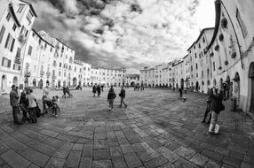 lucca piazza