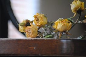 dry bouquet of yellow roses