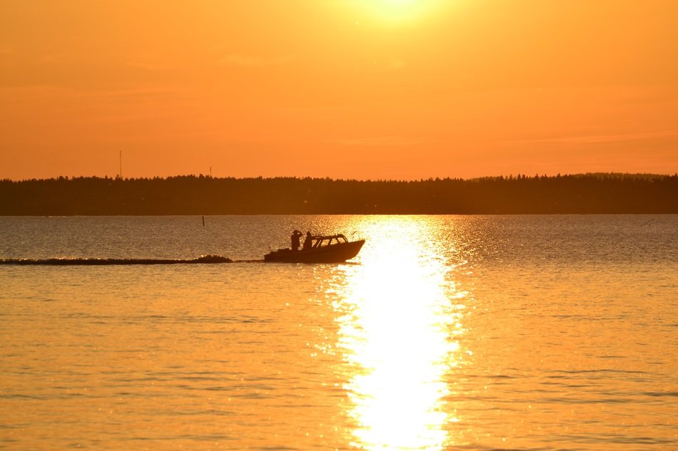 Sun over the lake