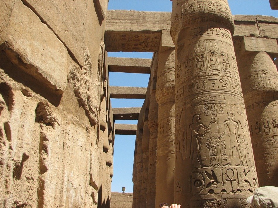 egyptian stone colomns for holidaymakerssm pharaoh