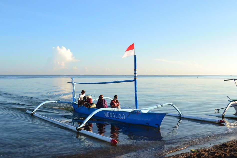 people in a boat on the coast in Lovina city