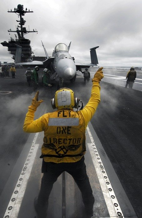 Head of the flight before the fighter on the runway in the US