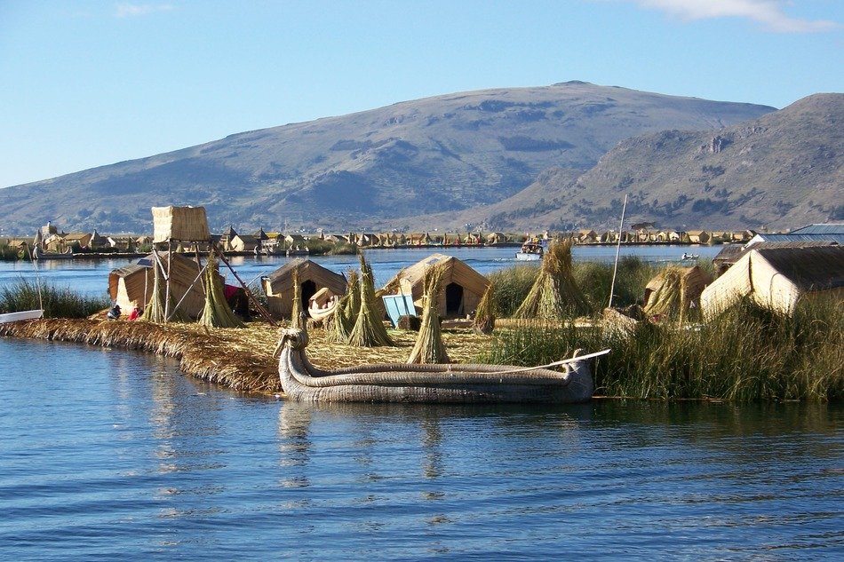 floating huts on the island