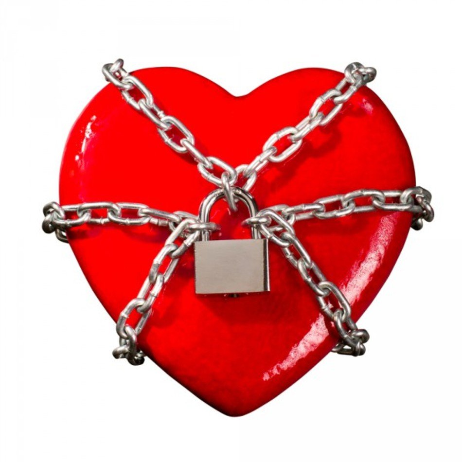 Using Online Dating Mobile Apps Risks Leaking Your Personal Data