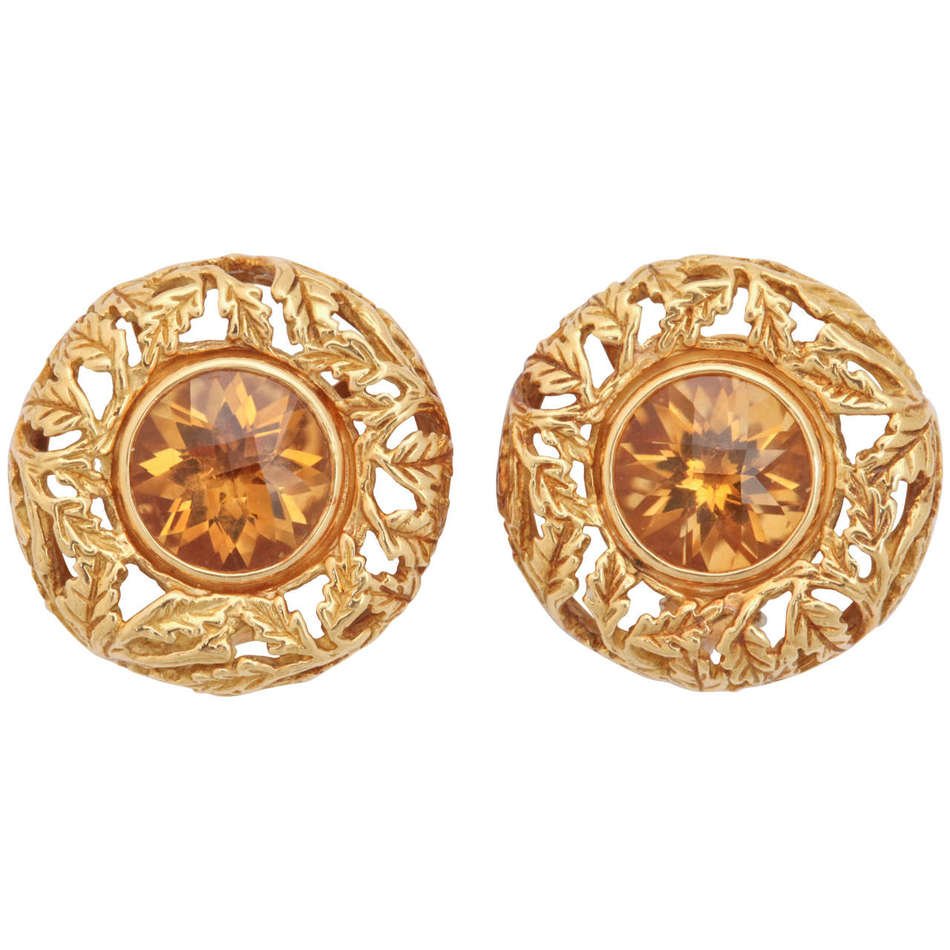 round gold earrings