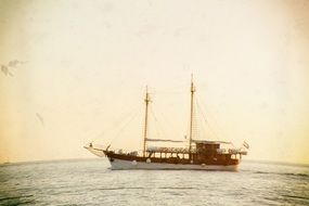 photo ship in the ocean