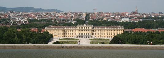 SchÃ¶nbrunn castle in Vienna