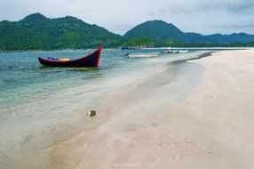 red boat lampuek