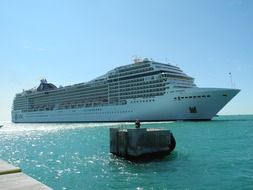 holidaycruise ship