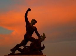 statue fight dragon