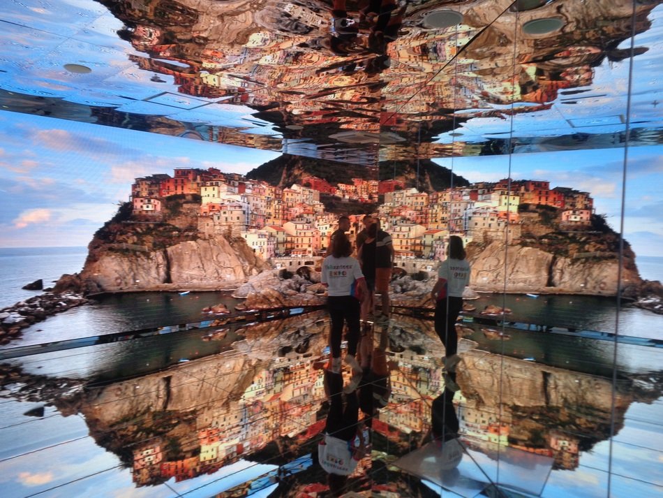 creative exhibition with Italian landscape