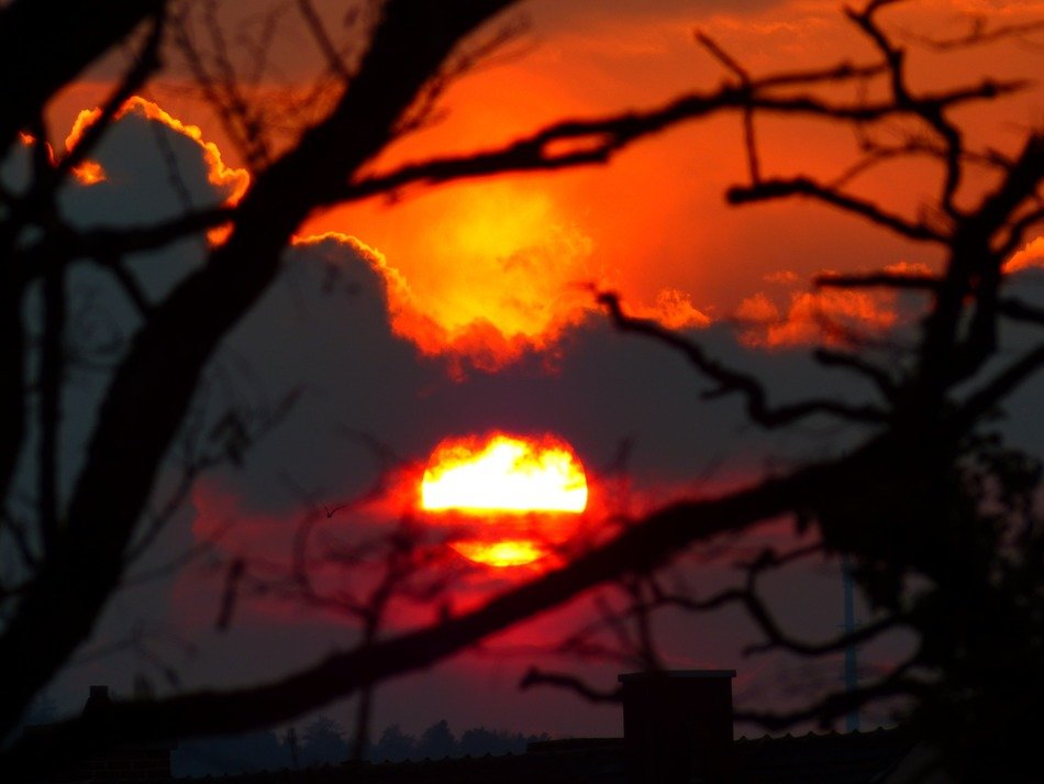 glow in the sky at sunset