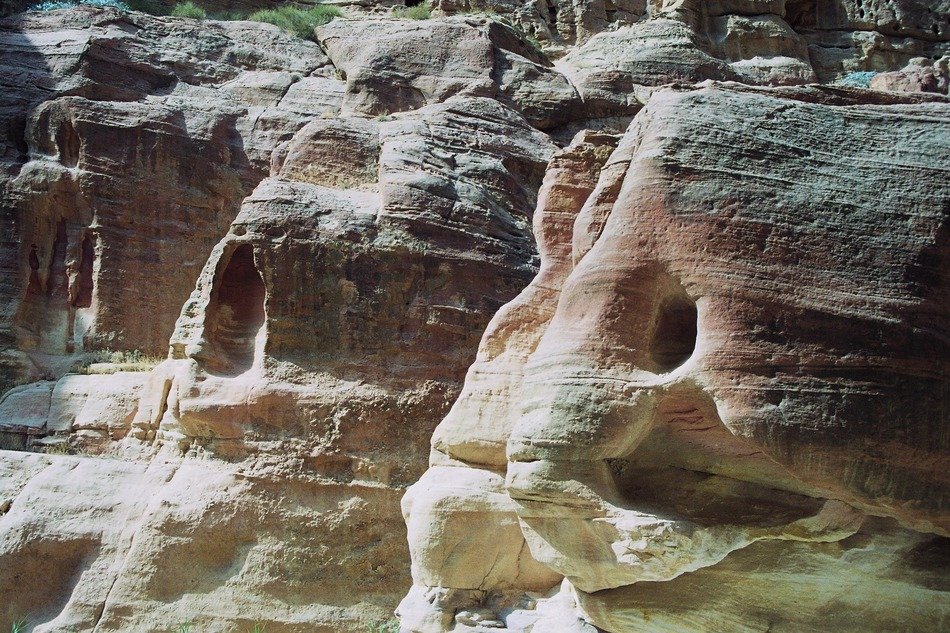 red colorful siq