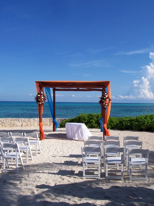 preparation for the ceremony on the beach in mexico
