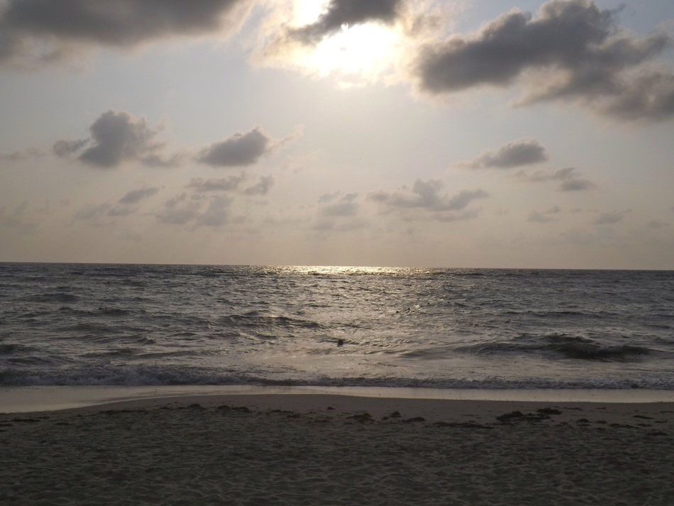morning cloudy sky over the bay in honduras