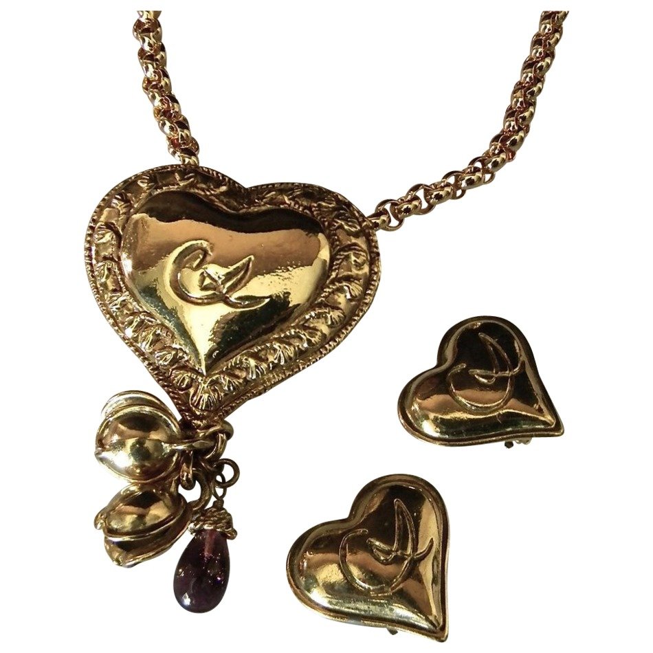 gold pendants as a picture for clipart