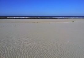 line of ocean on the horizon