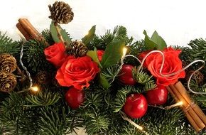 beautiful christmas decoration with red roses
