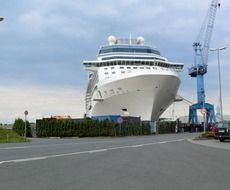 big ship cruise