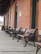 train station benches without people