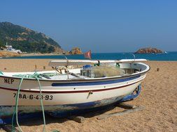 round boot on the beach