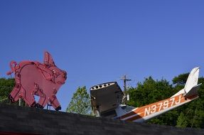 pigs and airplane sign