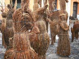 horse figurines made of straw in mexico