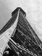 Black and white photo of eiffel tower in Paris
