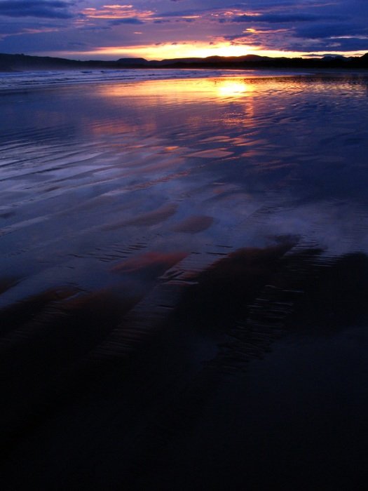 reflection of the evening sun in the ocean