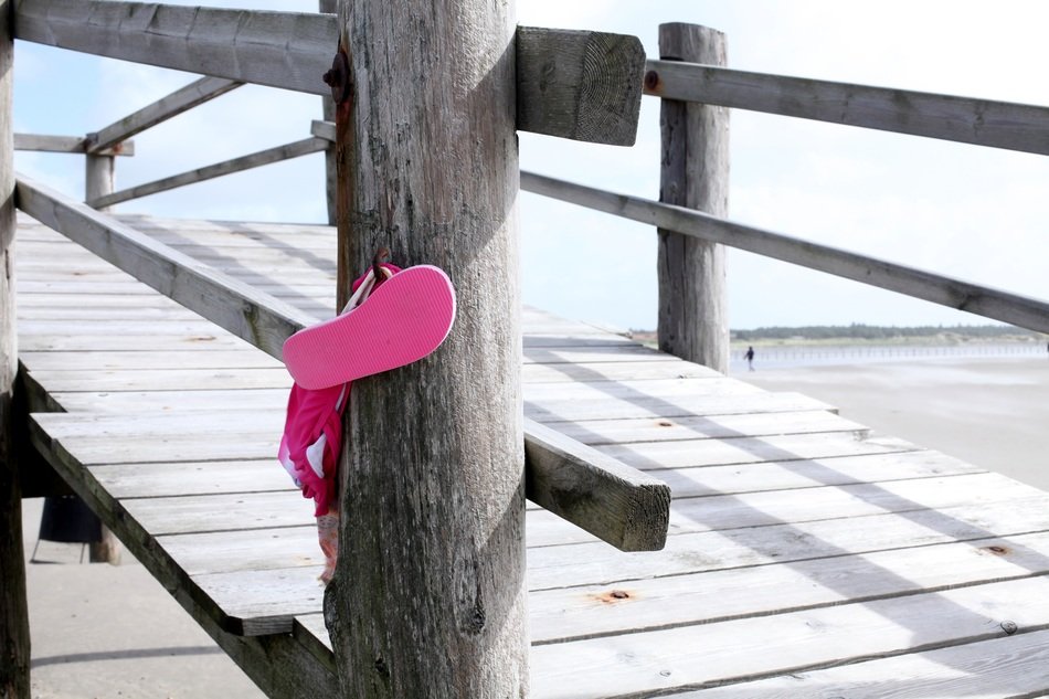 pink flip-flops on the sea pier