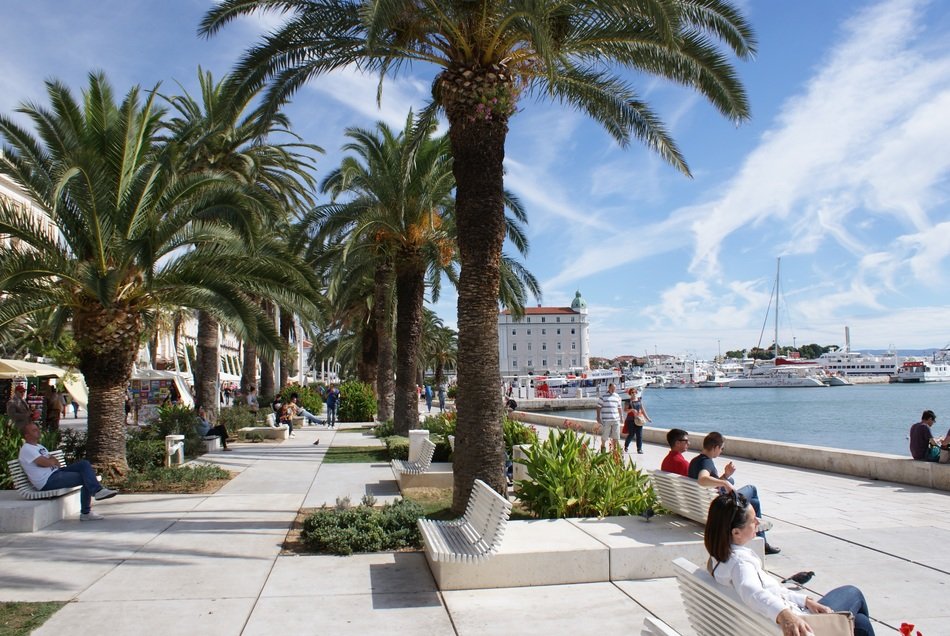 promenade and ships