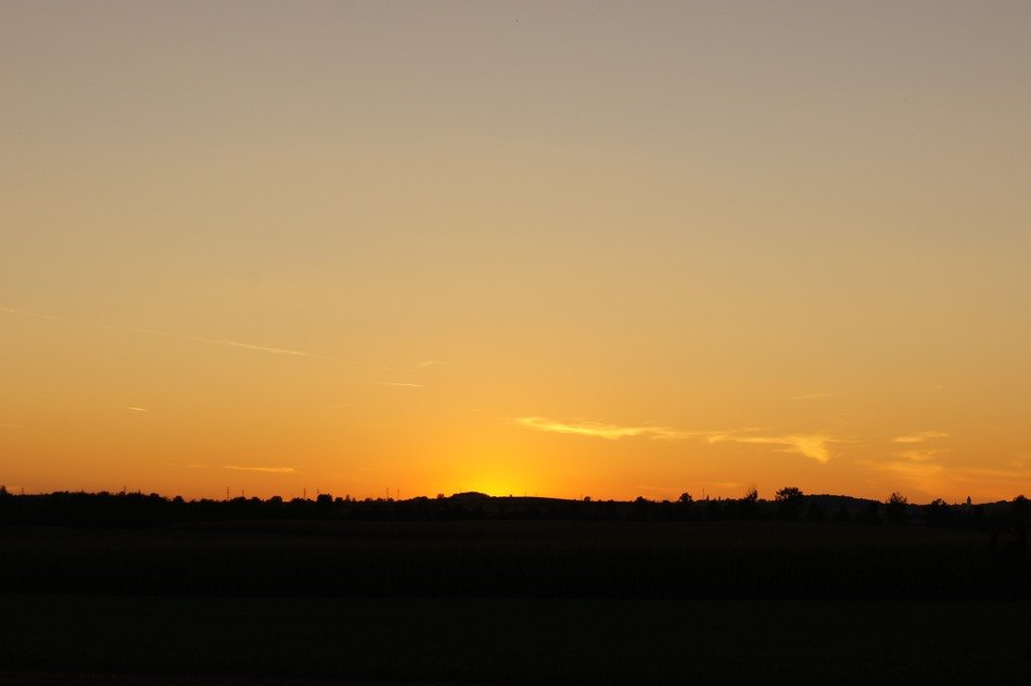 the sun disappeared behind the horizon