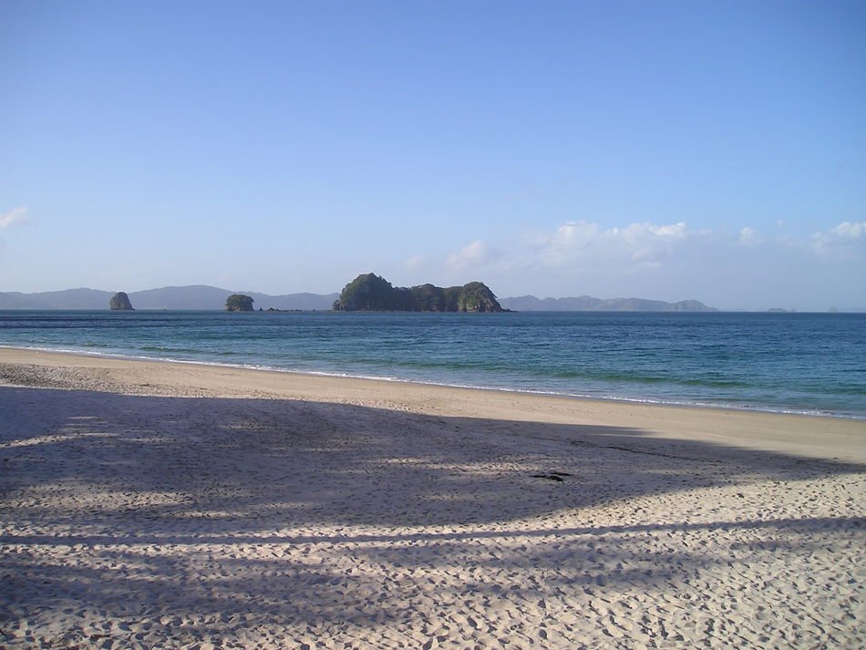 beautiful deserted beach of new zealand