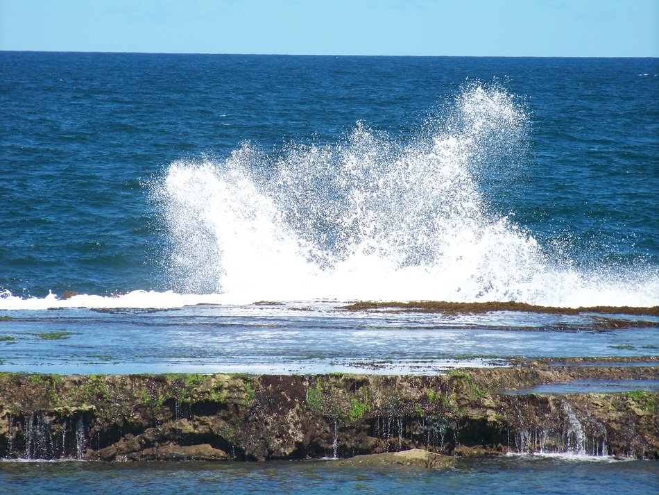 waves in the beira mar