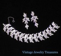 Beautiful snowflake bracelet and earrings clipart