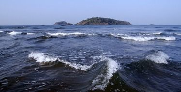waves of the Indian Ocean on the background of Kadam islands