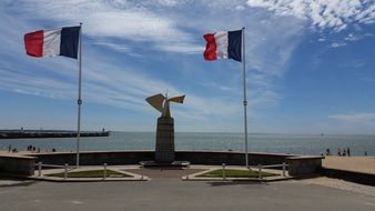statue and flags of France in Saint-Nazaire