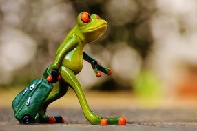 funny ceramic frog with luggage
