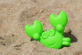 Small crab figure
